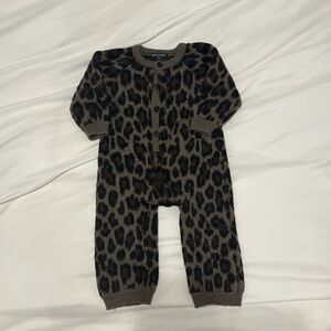 Farmers market Iceland merino wool leopard print baby jumper